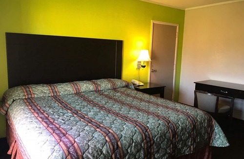 Woodville Hotel | Woodville Inn: Family-Friendly Stay with Breakfast & Kitchen