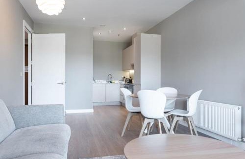 Leopardstown Apartment | Woodward Square One: Family-Friendly Retreat with Hot Tub