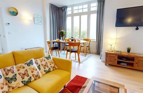Hele House | Pet-Friendly Woody Bay Falling Water with 4-Star Comfort