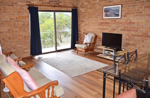 South West Rocks Apartment | Family-Friendly Woody Wonder Unit 2 in South West Rocks