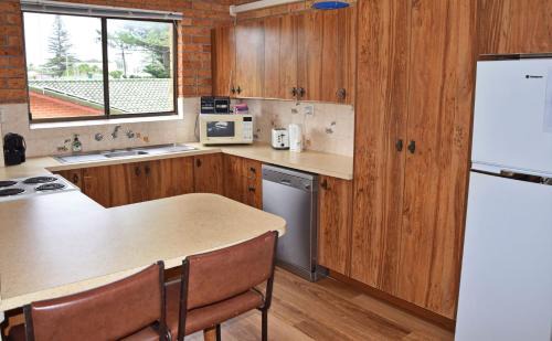 South West Rocks Apartment | Family-Friendly Woody Wonder Unit 2 in South West Rocks