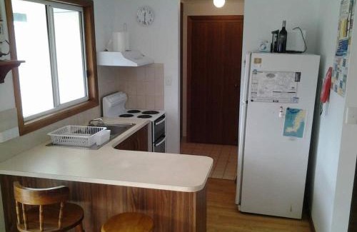 Dalrymple House | Wool Bay Retreat - Serene Hideaway for Families and Pets