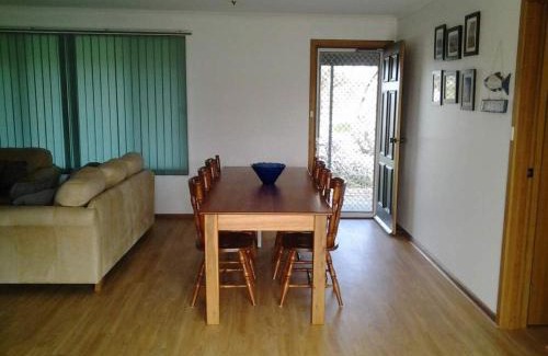 Dalrymple House | Wool Bay Retreat - Serene Hideaway for Families and Pets