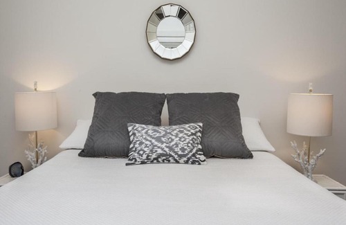Woollahra Apartment | Cozy Woollahra Retreat with Child-Friendly Amenities