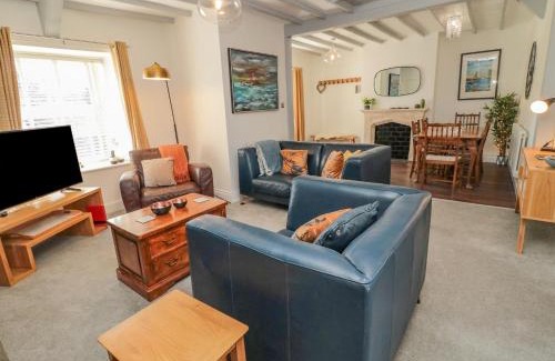 Wooler House | Woolley Lodge: Pet-Friendly Retreat with 10/10 Guest Rating