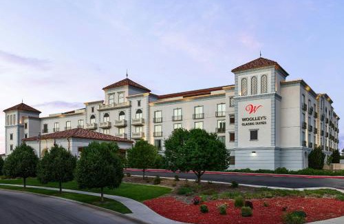 Aurora Hotel | Discover Woolley's Classic Suites Near Denver Airport