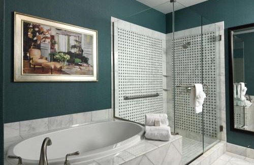 Aurora Hotel | Discover Woolley's Classic Suites Near Denver Airport