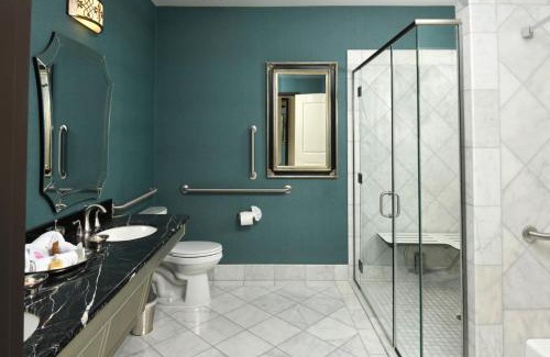 Aurora Hotel | Discover Woolley's Classic Suites Near Denver Airport