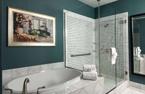 Aurora Hotel | Discover Woolley's Classic Suites Near Denver Airport