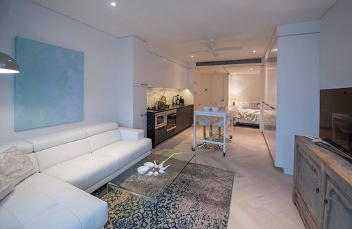 Woolloomooloo Apartment | Stylish Studio with Parking in Woolloomooloo - 8/10 Rating