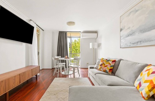 Woolloomooloo Apartment | Woolloomooloo Wonder: A Sydney Retreat for All Ages