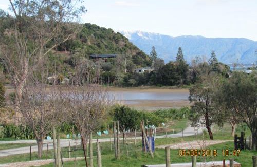 Tata Beach Bed & Breakfast | Guest Rated: Woolshed Bed & Breakfast with Cozy Dining