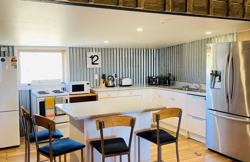 Lowburn House | 4-Bedroom Woolshed Retreat with Spa and Hot Tub