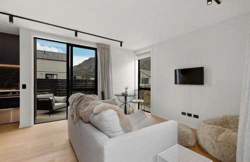 Kawarau Falls House | Relax at Woolshed Retreat - Queenstown, 4-Star Gem