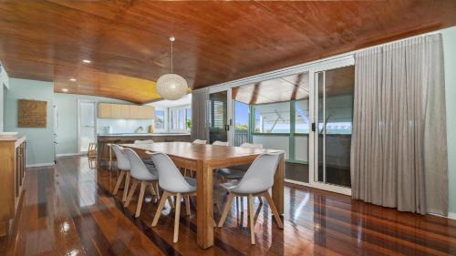Woorim House | Waterfront Woorim Beach House - Pet & Child Friendly Stay