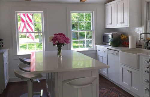 Shelter Island House | Unwind with Stellar Wifi & Pet-Friendly Oceanfront Escape