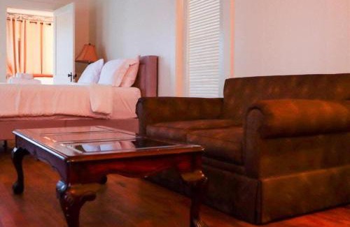 Downtown House | Ideal Corporate Lodging for Work Crews and Teams