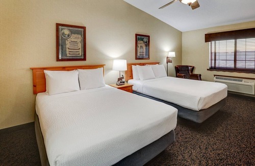 Moline Hotel | Ideal Stoney Creek Quad Cities Getaway with Work Desk