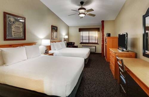 Moline Hotel | Ideal Stoney Creek Quad Cities Getaway with Work Desk