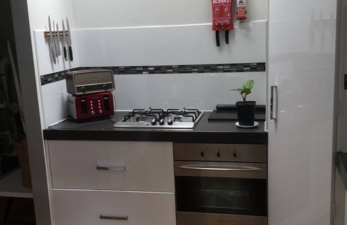 Boronia House | Ideal Two-Bedroom Apartment with Netflix and Pet-Friendly Amenities