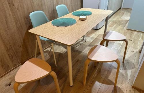 Kishiwada House | Work from home, King bed, 4-minute walk to station and convenience store, 65 TV, Netflix, Moka pot