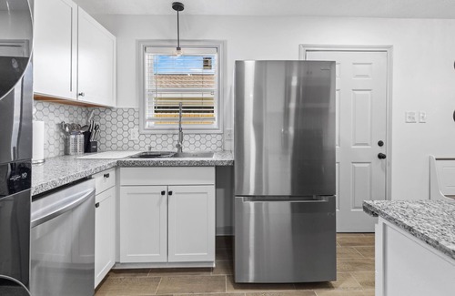 Lake Charles House | Work Hard, Rest Easy Oasis! 3BR, Central Air, Pet Friendly, Easy Commute