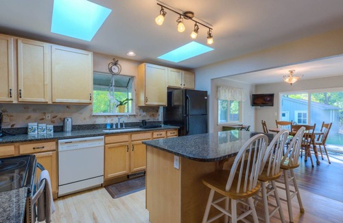 Old North Boulder House | Ideal Retreat for Work or Study with Pool and Spa