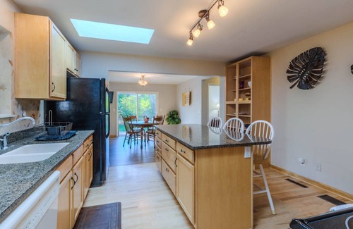 Old North Boulder House | Ideal Retreat for Work or Study with Pool and Spa