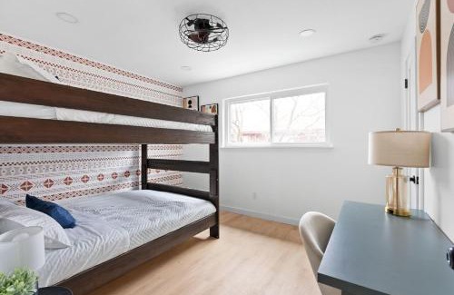 South Lamar Apartment | Pet-Friendly Work & Play Condo in Downtown Soco