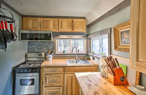 Higgins Lake Cabin | Getaway Cabin by Higgins Lake: Pet-Friendly & Oceanfront