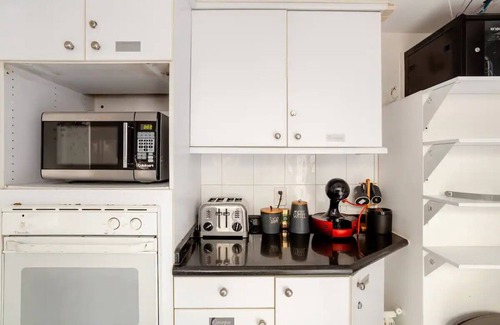 La Condesa House | Relax & Unwind at a 5★ City Center Retreat Near Parks