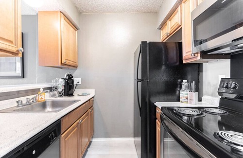 Park Central Apartment | Budget-Friendly 1 Bed Retreat with Kitchen & Pet Access