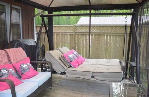 Virginia Cottage | Family Lake Front Cottage with Pool and High-Speed Internet
