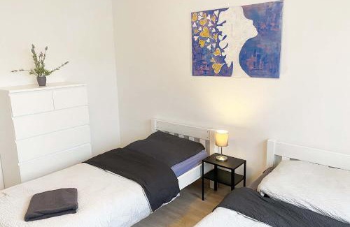Kleve Apartment | Convenient Work & Stay Options in Kleve III Await You
