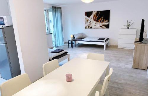 Kleve Apartment | Convenient Work & Stay Options in Kleve III Await You
