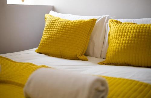 Gorseinon Apartment | Budget-Friendly Stay at Alexandra Lodge: Family-Oriented Retreat