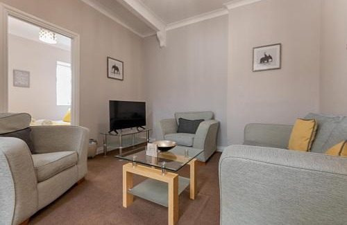 Gorseinon Apartment | Budget-Friendly Stay at Alexandra Lodge: Family-Oriented Retreat