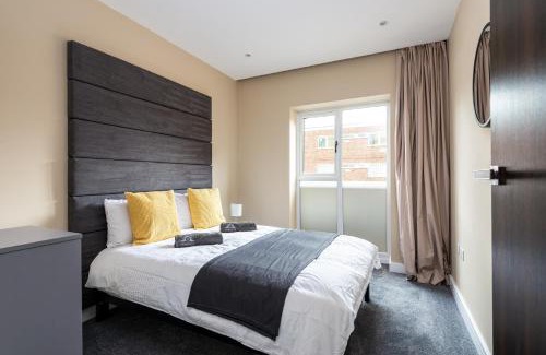 Gillingham Apartment | Contractor-Friendly Gillingham Apartments with Breakfast Included
