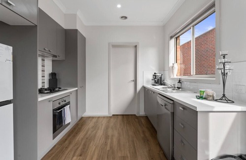 Brown Hill Apartment | Executive Unit for Professionals & Families - Rated 9.6/10