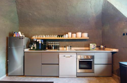 Carlazzo House | Inviting Workation Castle: Pet-Friendly & Family Welcoming