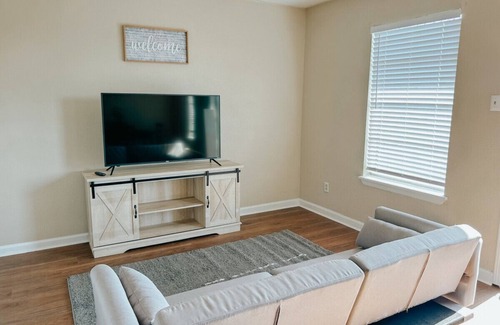 Central City Apartment | Comfortable Workforce Ready 1 Bedroom for Your Stay