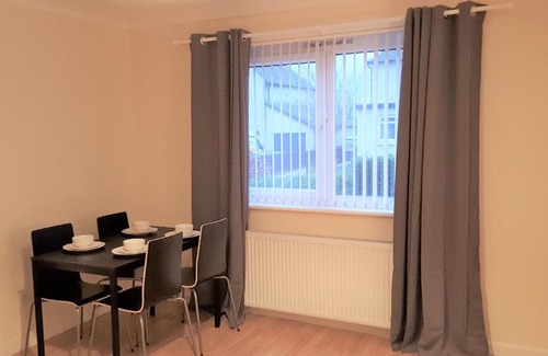 Shotts House | Guest Rated 9/10 at Workforce Property - Family-Friendly Stay