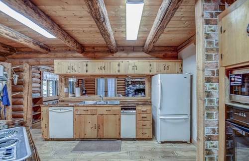 St. George Cabin | Idyllic Ranch Cabin Retreat with Pool & Spa - 10/10 Rated