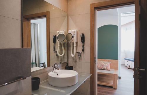 Studentski Grad Hotel | Discover WN LAB Hotel: 4-Star Eco-Friendly Getaway