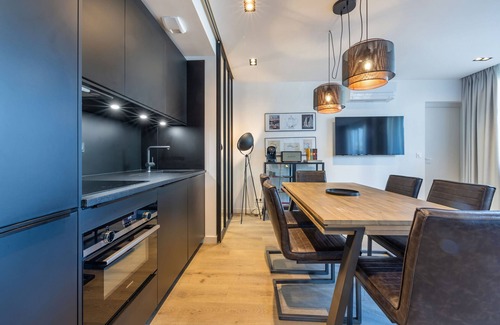 Bercy Apartment | Atelier: Ideal 2BR Stay for Families with Spa & Breakfast