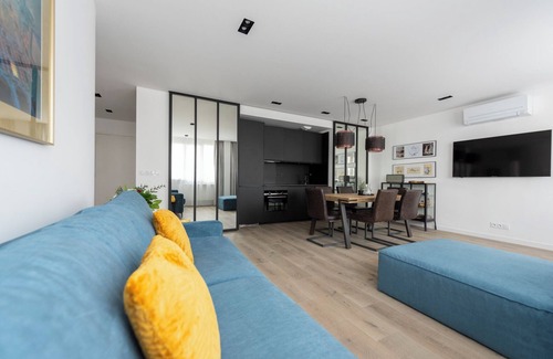 Bercy Apartment | Atelier: Ideal 2BR Stay for Families with Spa & Breakfast