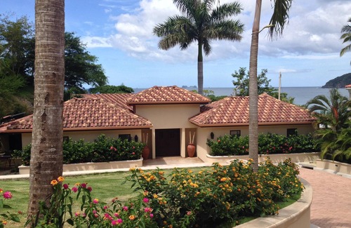Playa Flamingo House | Experience the Ultimate Flamingo Beachfront Villa Retreat