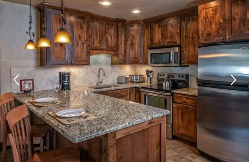 Breckenridge Condo | Deluxe Ski-In/Out Condo with Private Pool and Spa Amenities