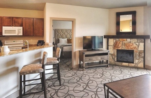 Ingram Condo | Explore Worldmark Hunt - Stablewood Springs Resort Getaway