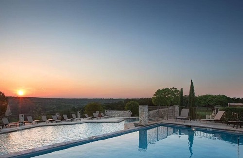 Ingram Condo | Explore Worldmark Hunt - Stablewood Springs Resort Getaway